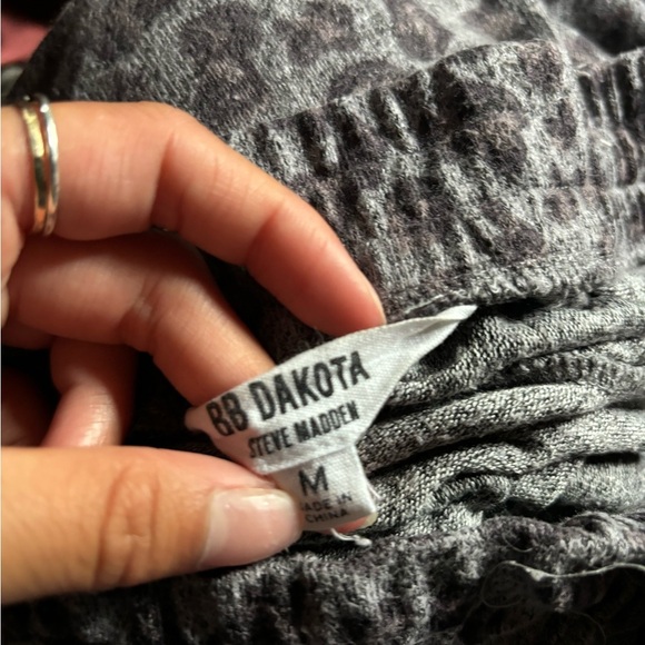 BB Dakota Gray Leopard Lounge Set - Picture 5 of 5